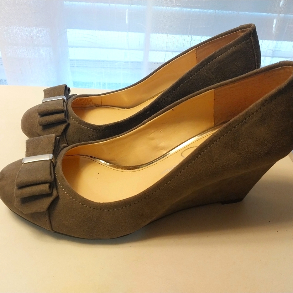 Jessica Simpson Wedges, 6M, Charcoal, Microsuede